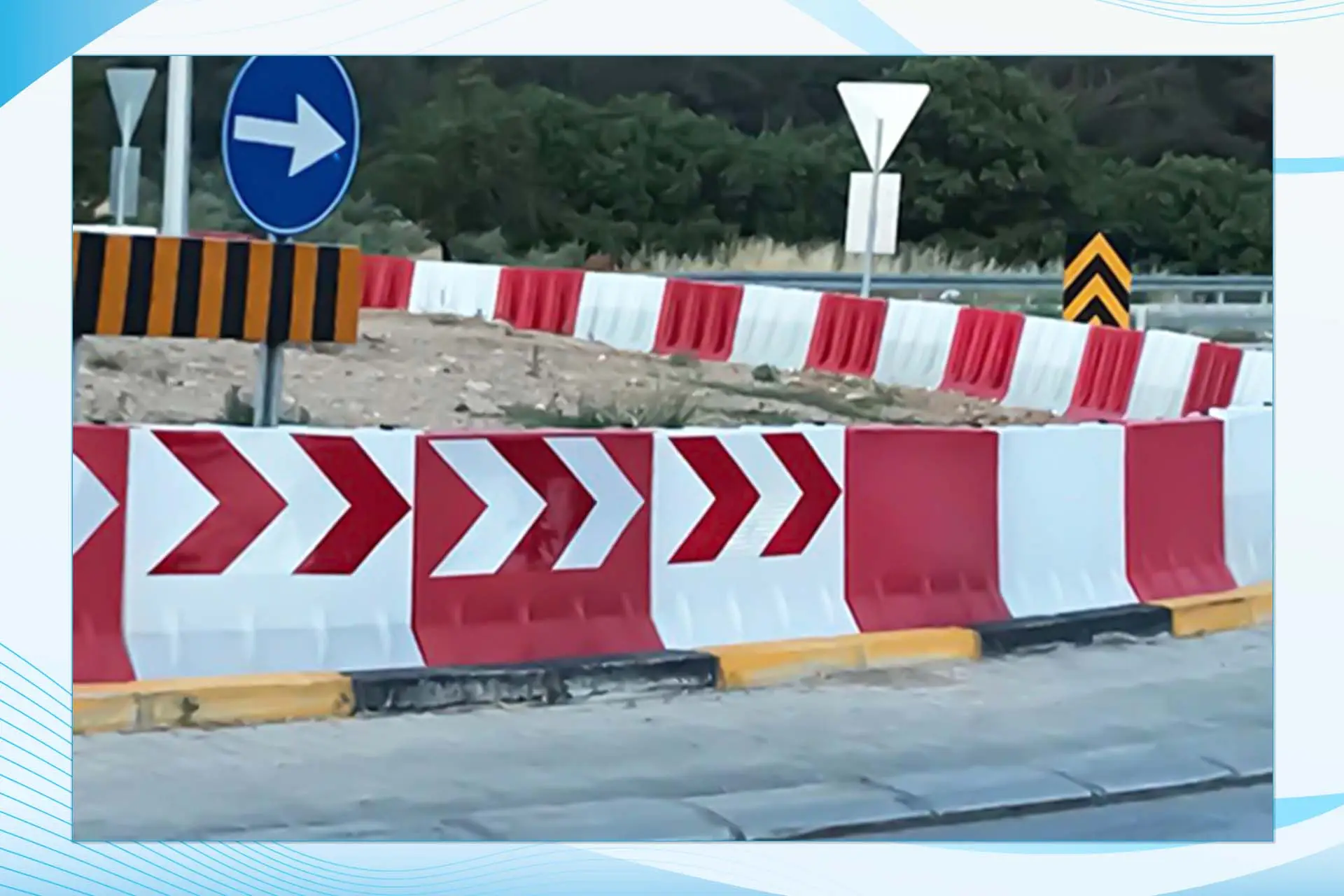Açılı Yol Su Bariyerleri