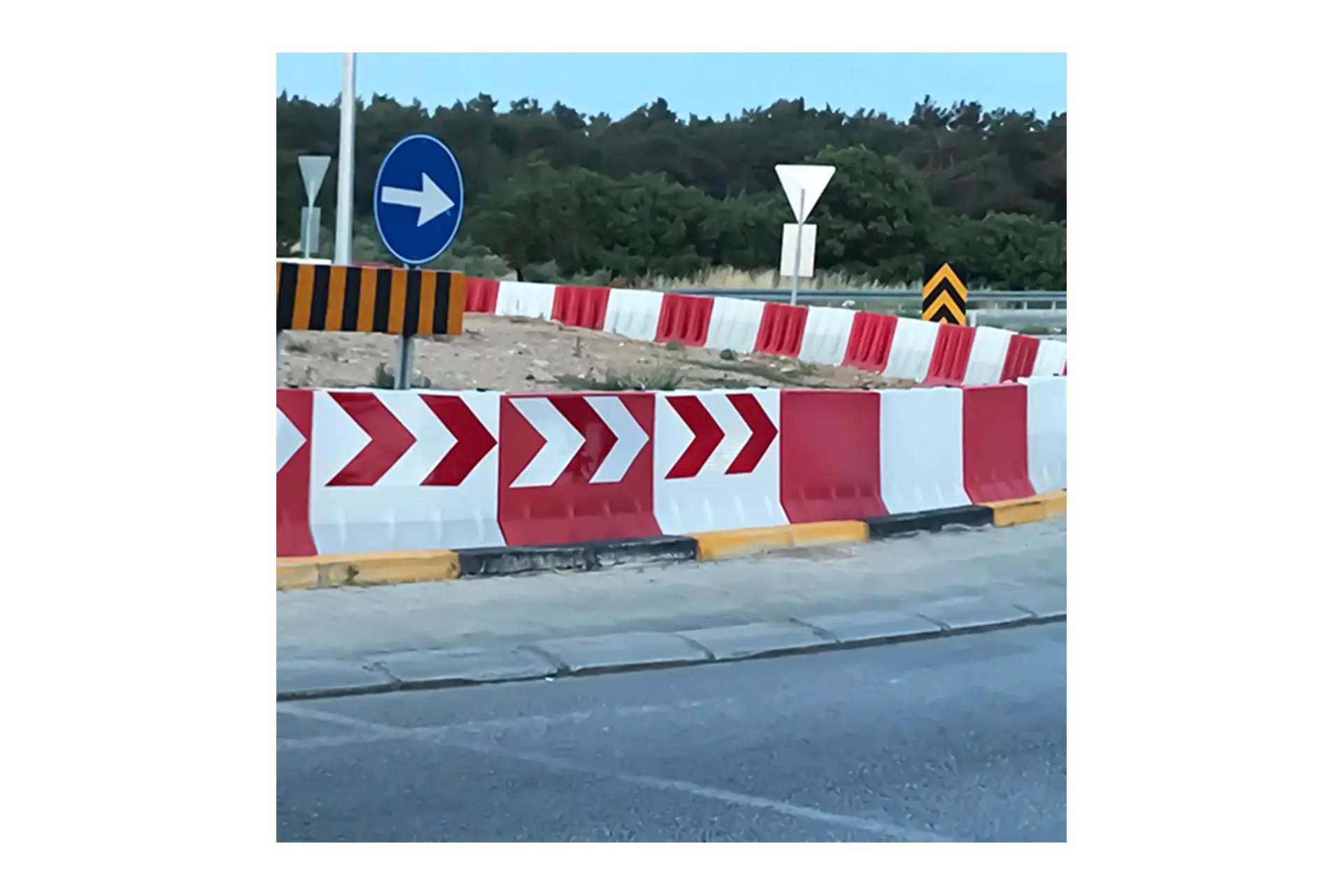 Açılı Bariyerler